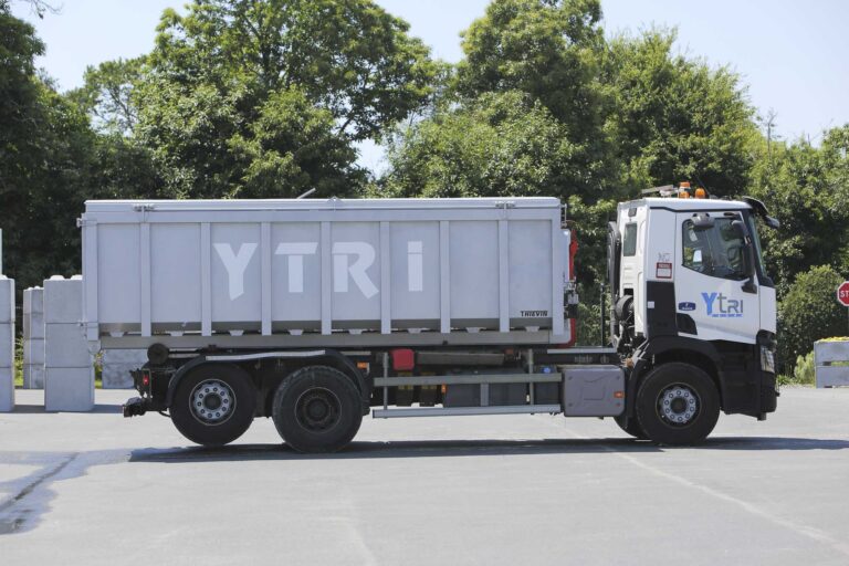 Pluguffan le 26 juin. YPREMA . l’ESPACE ARTISAN et Ytri. 2 nouvelles activités : la livraison et la location de benne. BENNE 20 M3 CAPOT